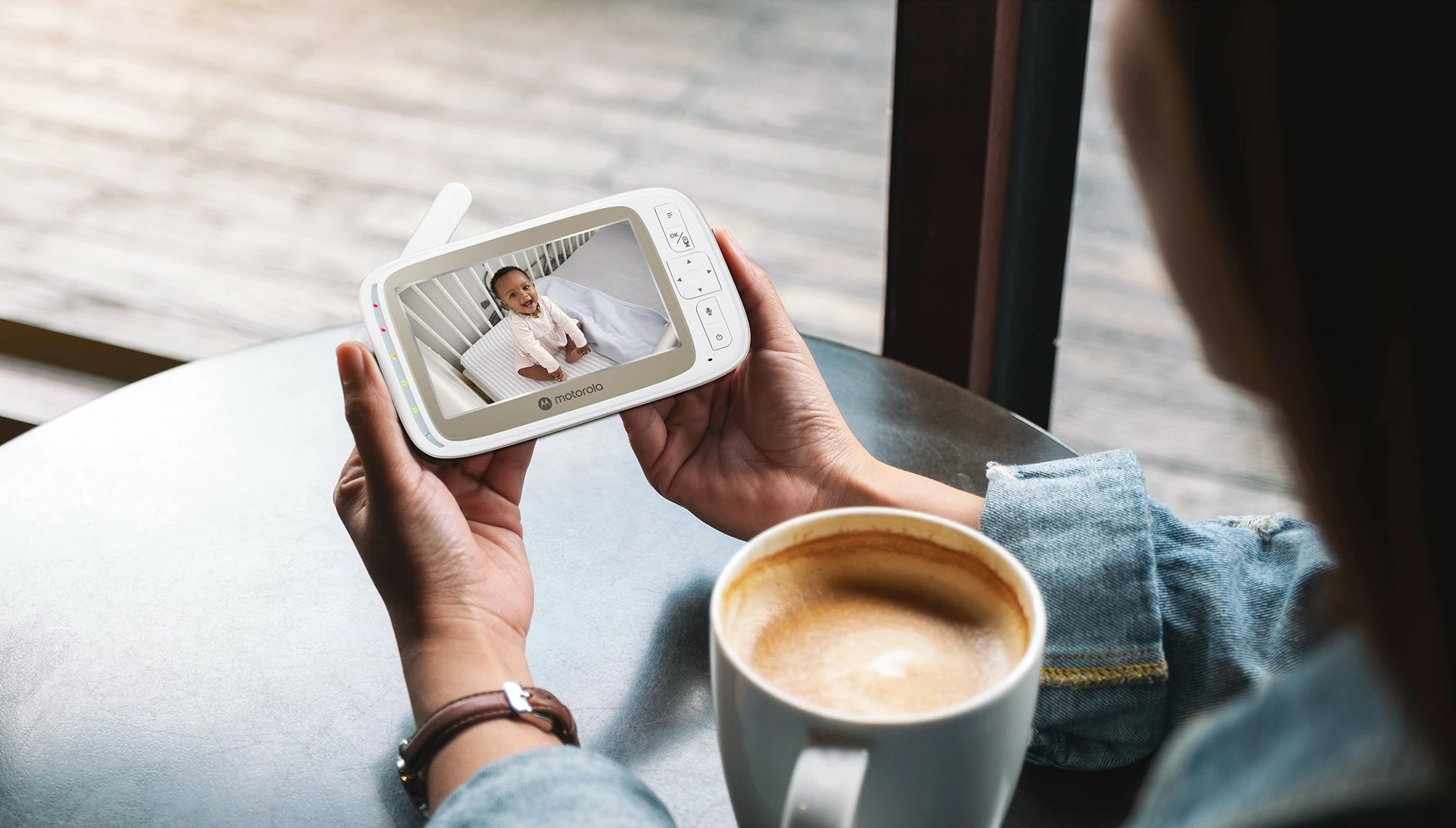 Monitor za dojenčke Motorola VM85 Connect, 5-palčni, bel