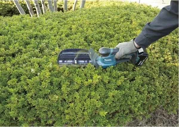 Električna kosa Makita DUM604ZX 16 cm 18 V Li-ion, črno-modra