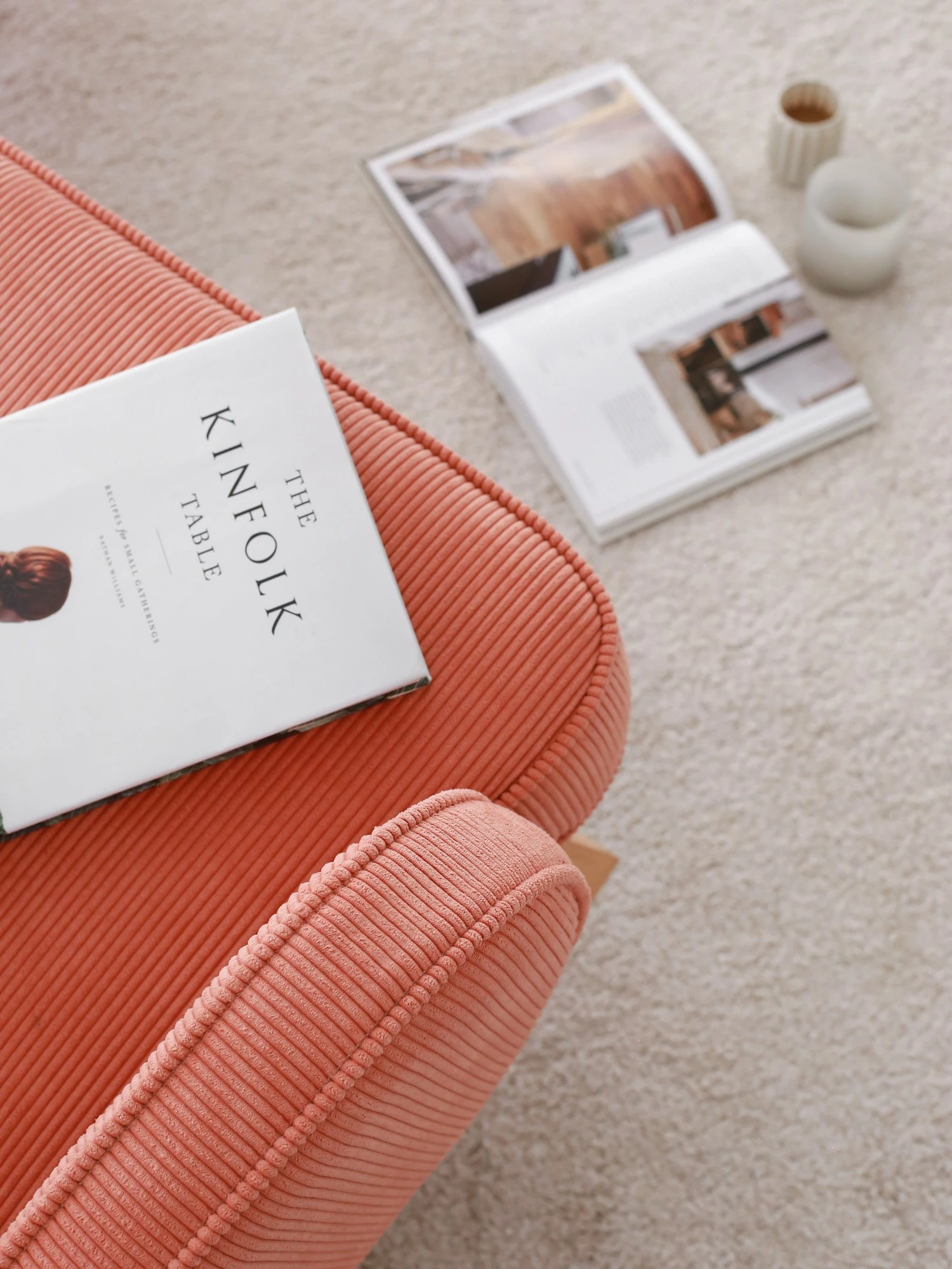 Fotelj iz kordonskega žameta Yoko, Atelier del Sofa, koralna