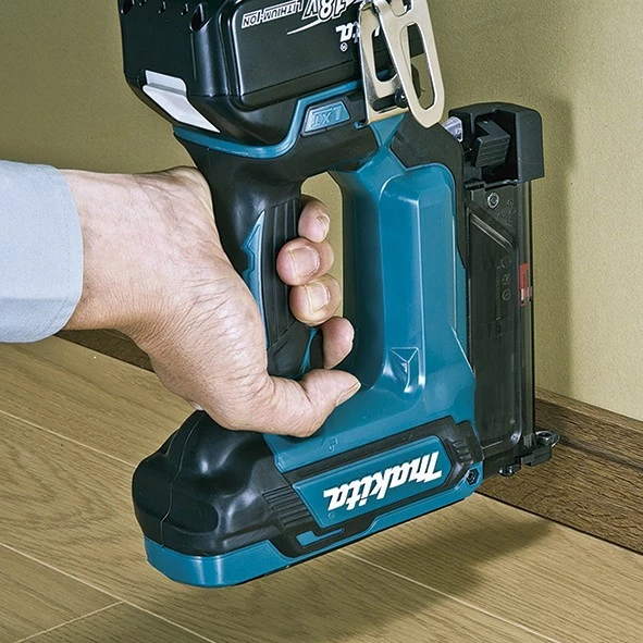 Pištola za žeblje Makita DPT353ZJ, 18V, Li-Ion, črna/turkizna