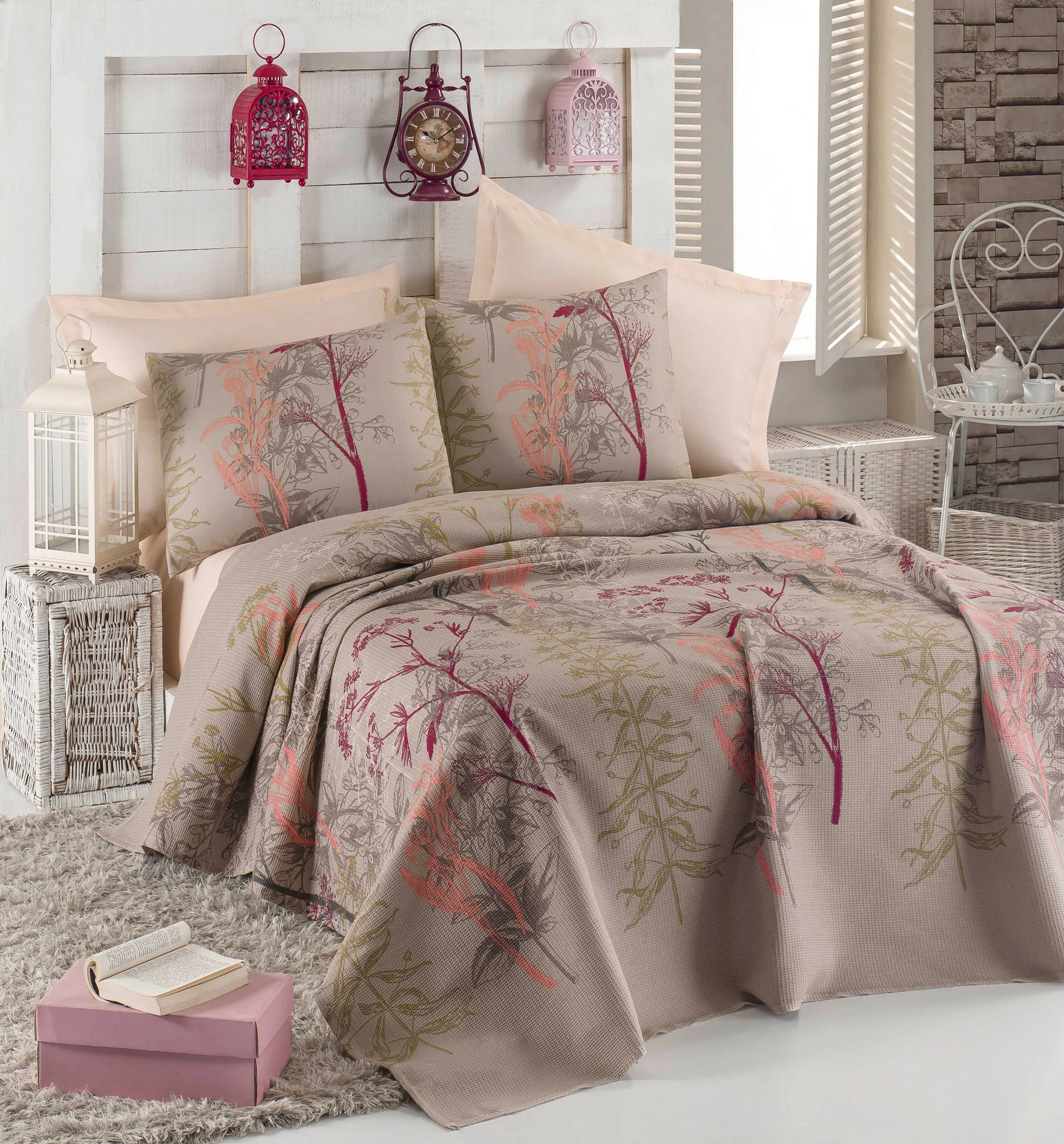 Komplet dvojnega pikeja L'essentiel Urla, bež, rdeča, losos, zelena