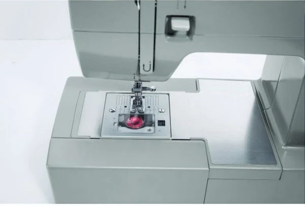 Šivalni stroj Singer 4423, električni, siv