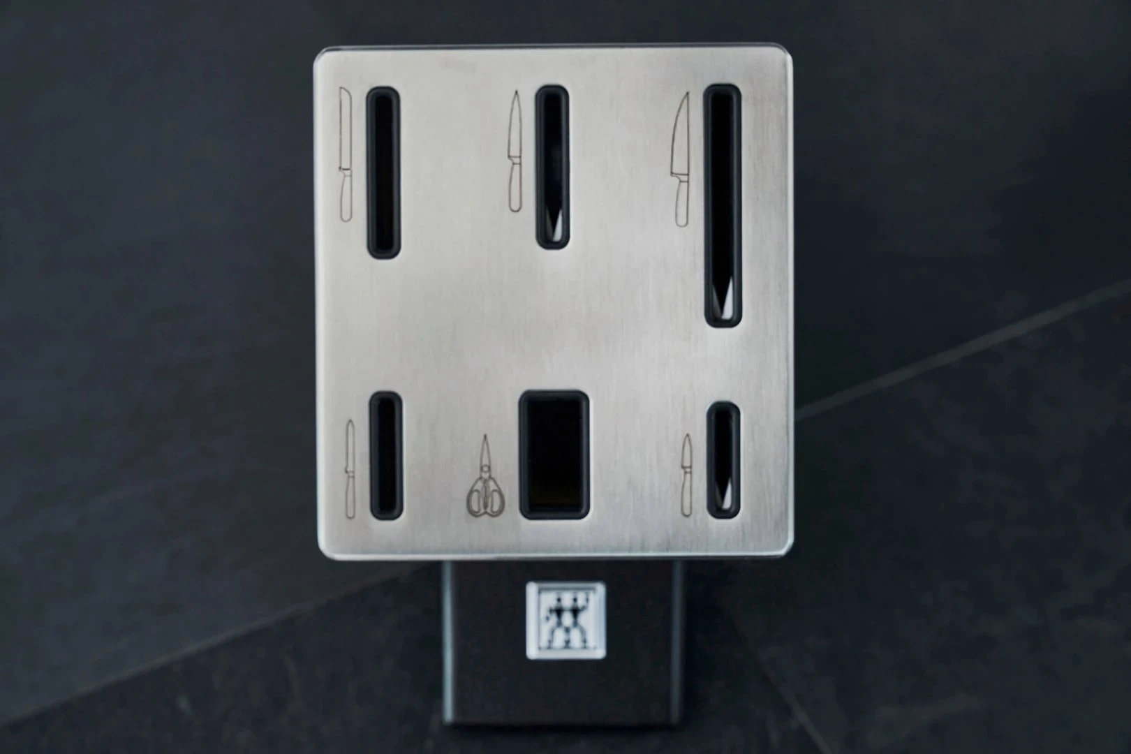 Komplet nožev za kuhinjo z vgrajenim brusilcem Zwilling Four Star 35145-007-0, 7-delni, črn