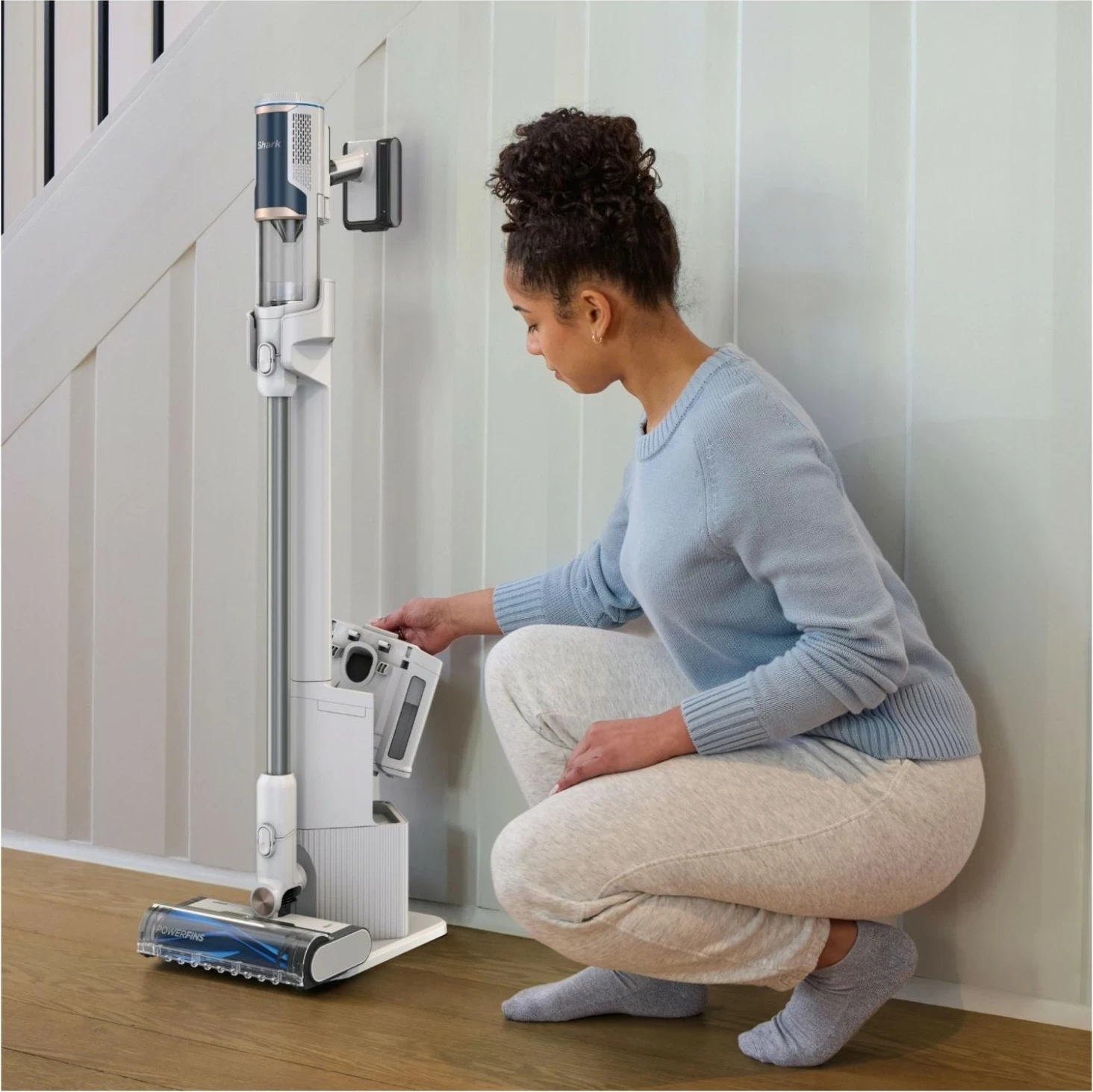 Brezžični sesalnik, 3 hitrosti, 0,42 L, bel - Shark BU3521EU