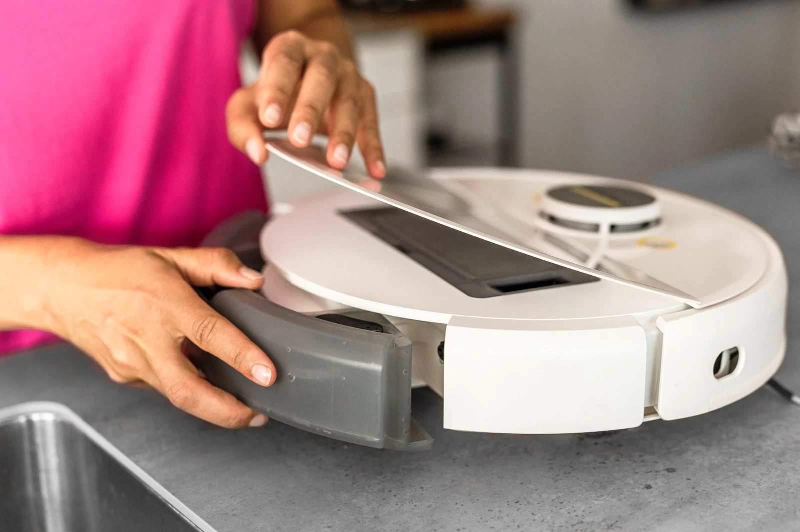 Robotski sesalnik KARCHER RCV 5 - bel