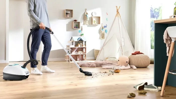 Sesalnik z vrečko, 600 W, bel Bosch Serie 4 BGB41HYG1H