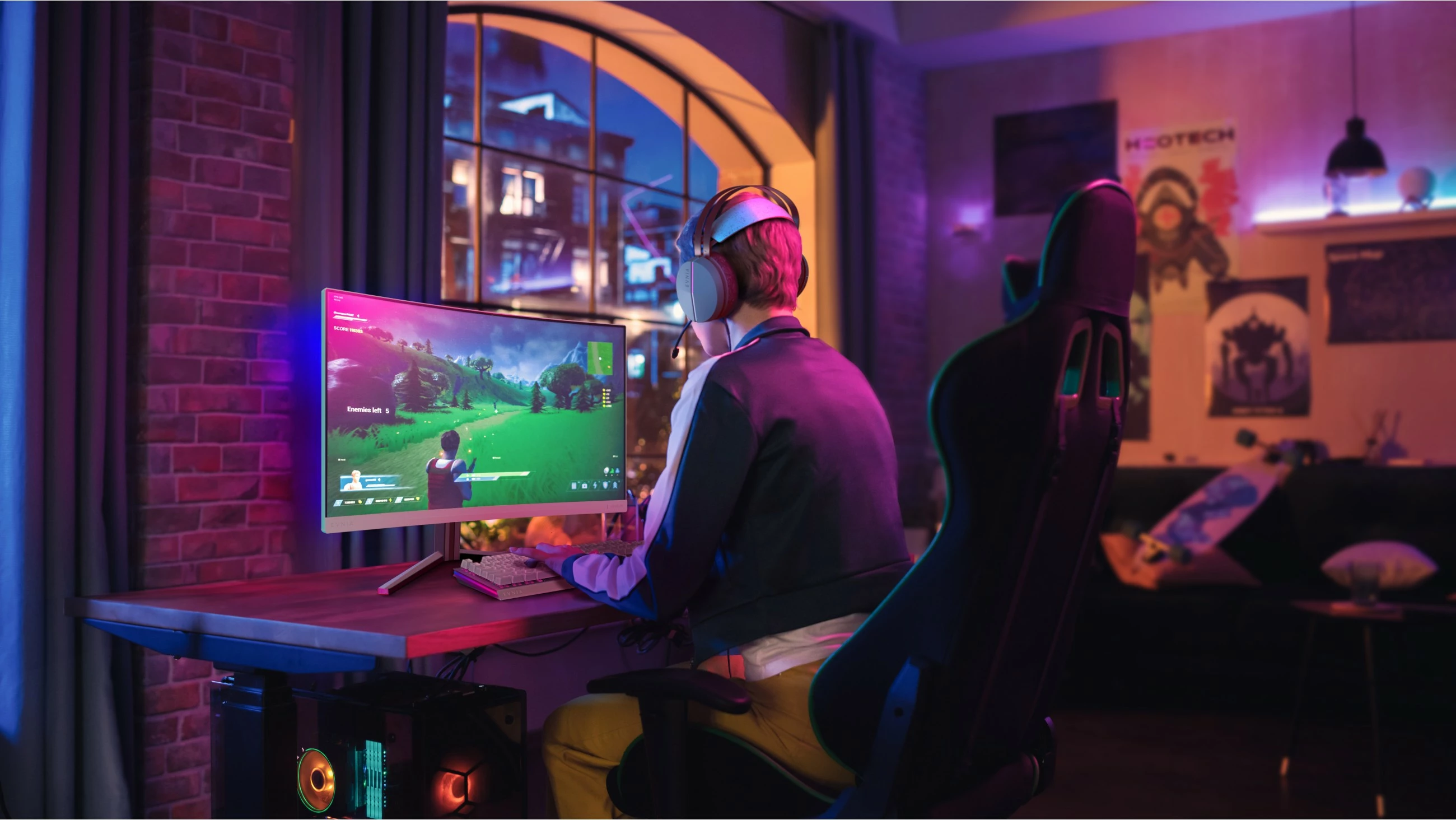 Za igre in profesionalno rabo: zaslon Philips Evnia 5000 27M2C5501/00, 27", Quad HD, bel