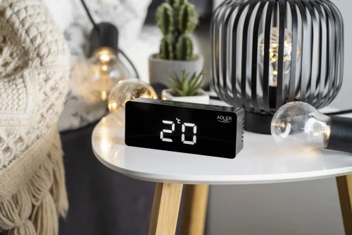 Alarmna ura Adler AD 1189, LED s prikazom temperature prostora, 3 načini alarma, USB + 3x AAA, črna