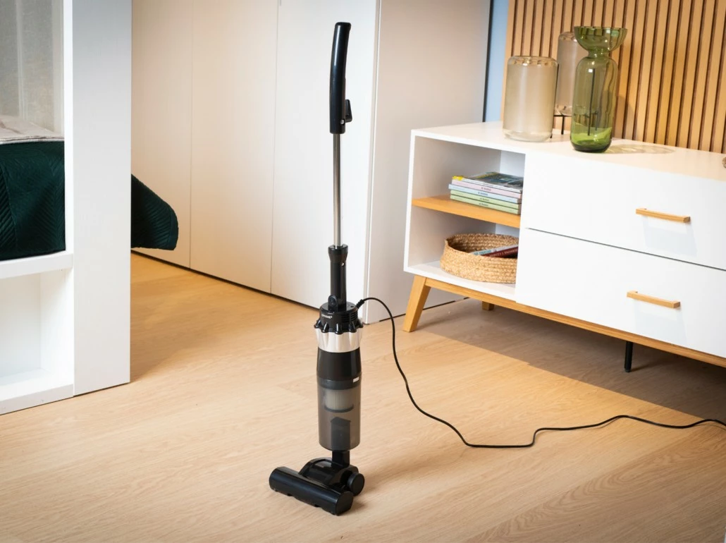 Vertikalni sesalnik PRIME3 SVC12, brez vrečke, 1,5 L, 800 W, črn/srebrn