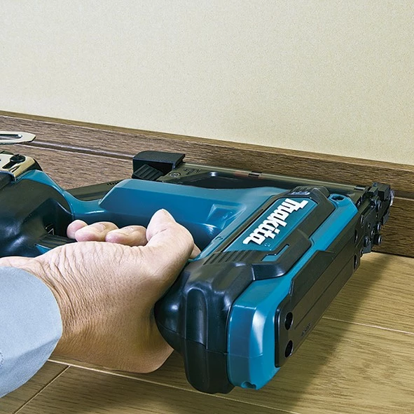 Pištola za žeblje Makita DPT353ZJ, 18V, Li-Ion, črna/turkizna