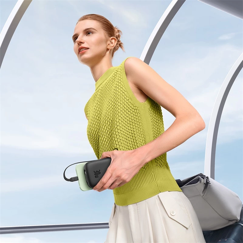 Powerbank 10.000 mAh, 30 W, z vgrajenim USB-C kablom, LED zaslon, črn Baseus QPow 2