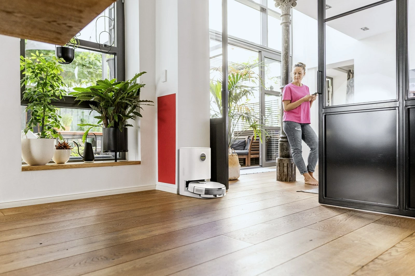 Sesalna postaja za robotski sesalnik Kärcher RCV 5, bela