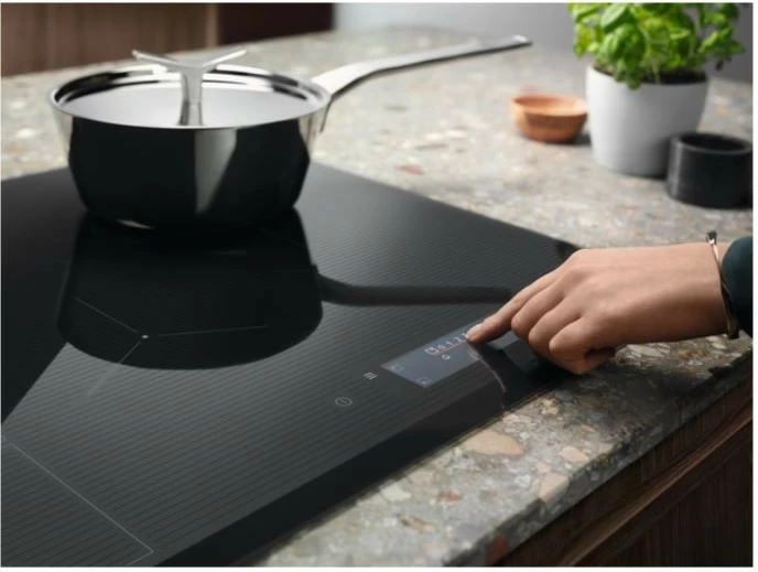 Indukcijska kuhalna plošča Electrolux LIV63431BK, 60 cm, črna