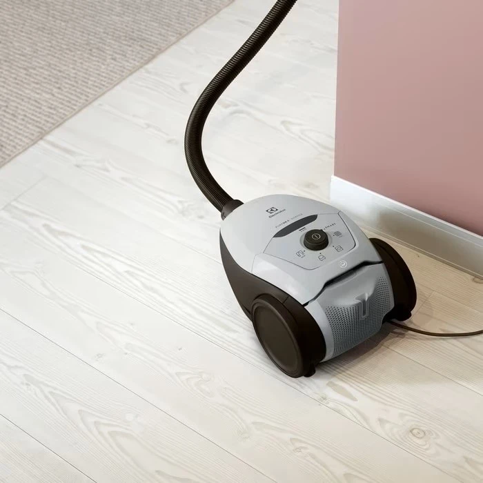 Sesalnik Electrolux Pure D8 PD82-4MG, s priključnim kablom, sivi