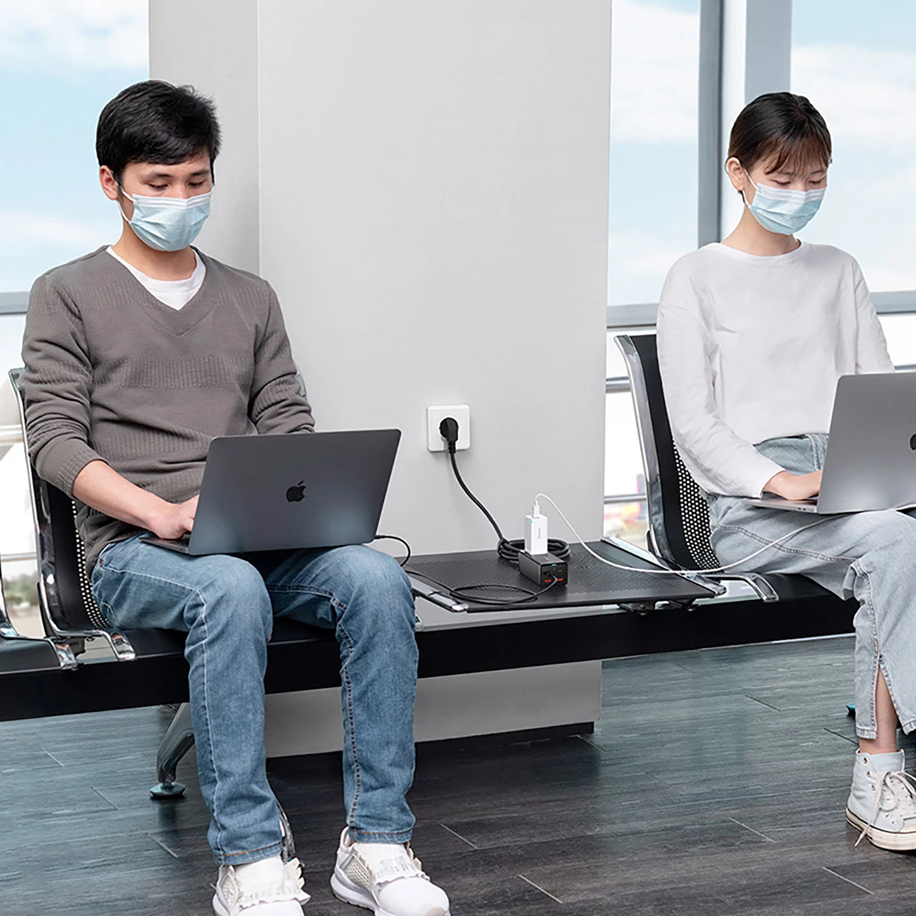 Stojalo za polnjenje Baseus GaN3 Pro 65W z 2x USB-C, 2x USB-A in 1 m USB-C kablom 100W, črno