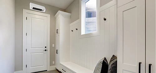 Grelna zračna zavesa za stensko montažo Adler AD 7714, max. 2200 W, 2 stopnji 1000/2000 W, keramični element, termostat 7–38 °C, tedenski časovnik, daljinski upravljalnik, bela