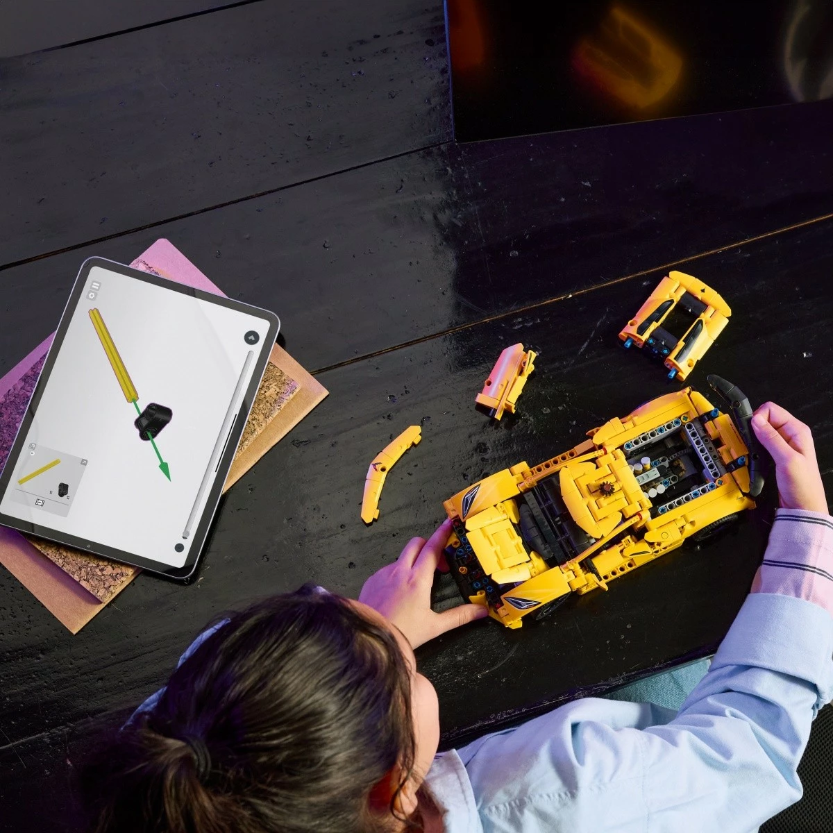 Gradbeni komplet LEGO Technic Chevrolet Corvette Stingray 42205, 732 kosov, rumen