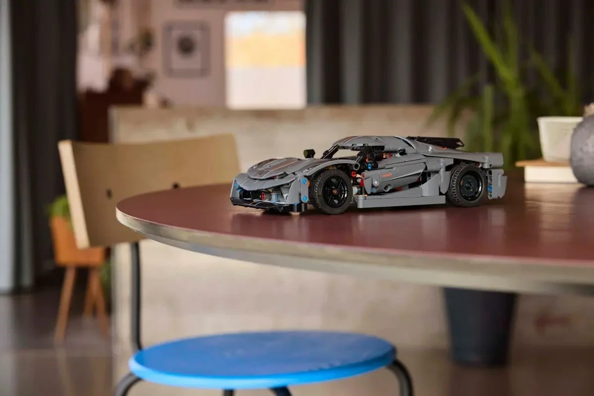 Detajiran model Koenigsegg Jesko, LEGO Technic 42173, Absolute Grey Hypercar