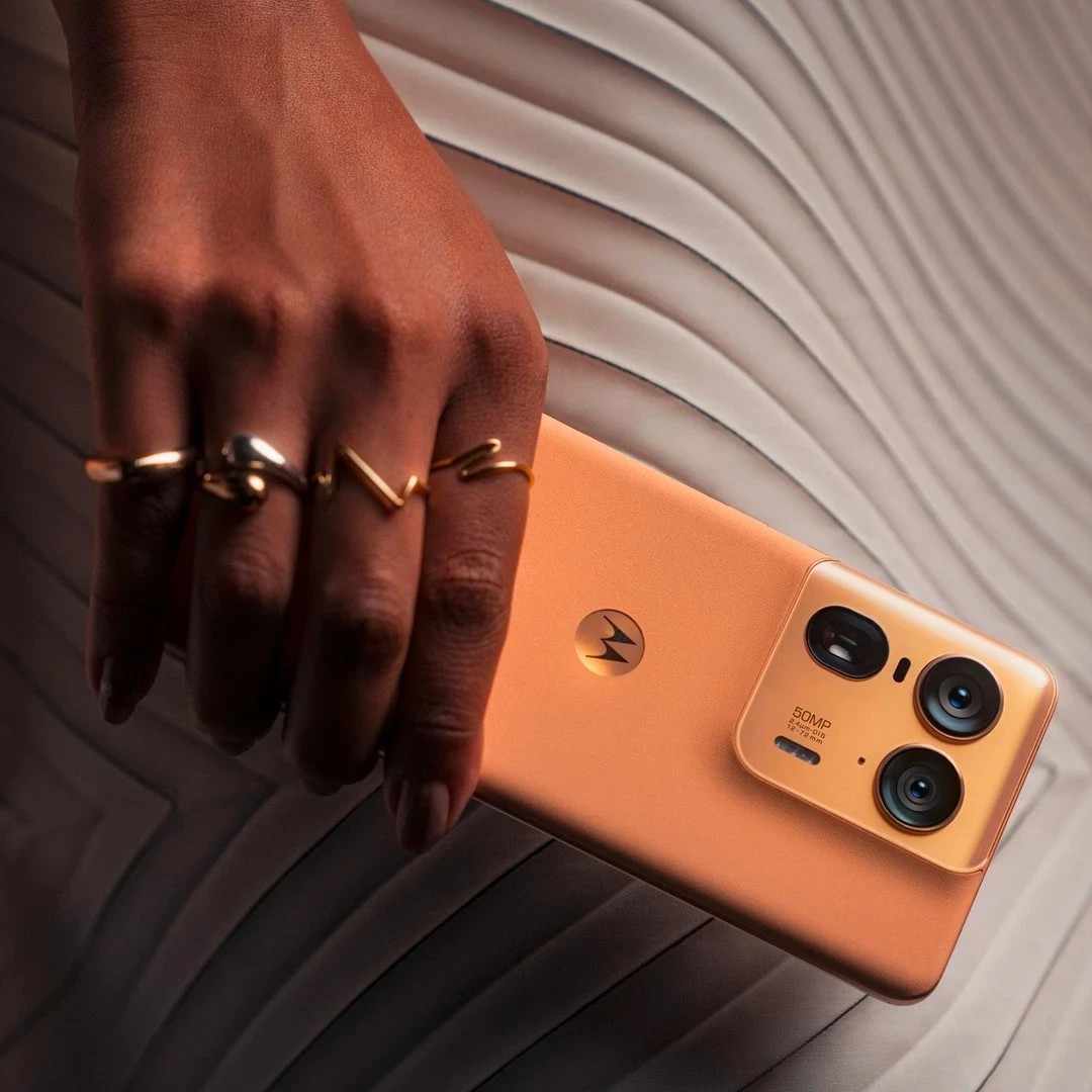 6,7" zaslon, Android 14, 16 GB, 1 TB, 4500 mAh, breskev - Motorola Edge 50 Ultra