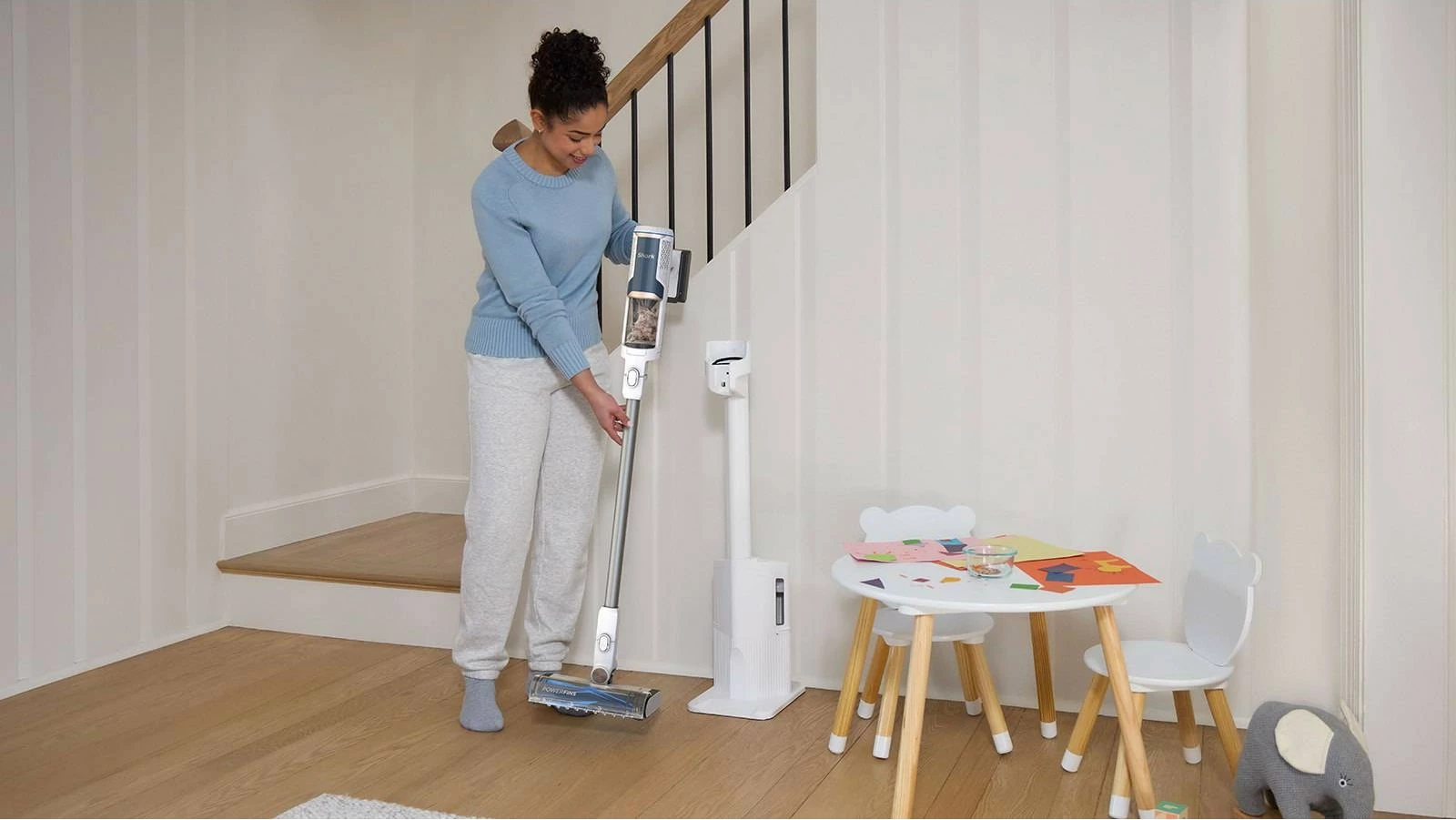 Sesalnik 2-v-1 brez vrečke, Shark BU3521EU, moder, bel