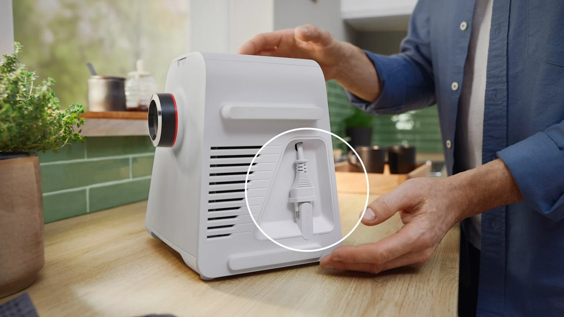 Mlinček za meso Bosch Serie 4 MFWS420W, 1900 W, bel, črn