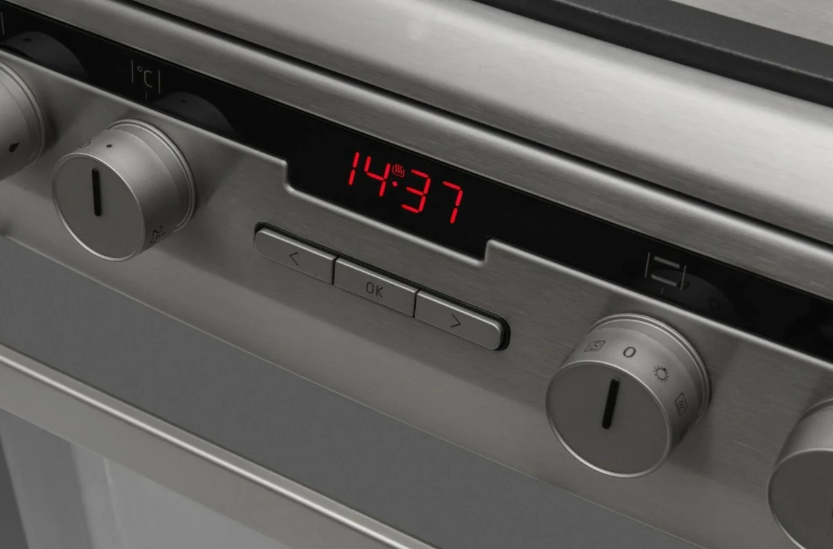 Kombinirana pečica z 4 kuhališči Amica 58GE3.33HZpTaQ(Xx), 62 L, plin in elektrika, črno/inox