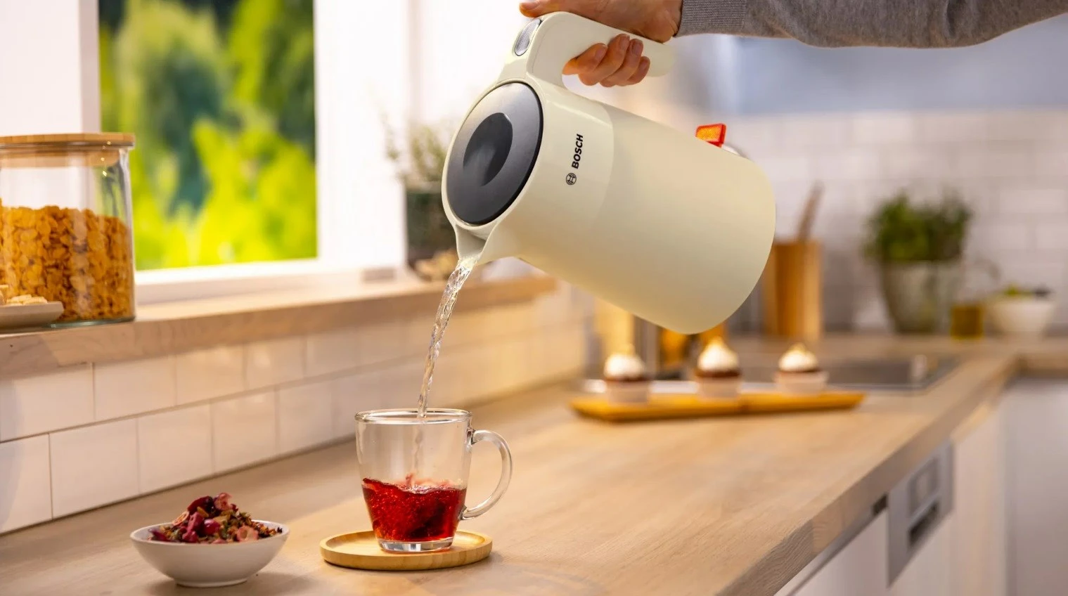 Električni čajnik 1,7 L, 2400 W, bež Bosch TWK 2M167