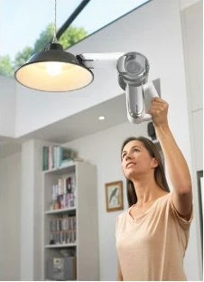 Ročni sesalnik brez vrečke, krom BLACK+DECKER PV1820L