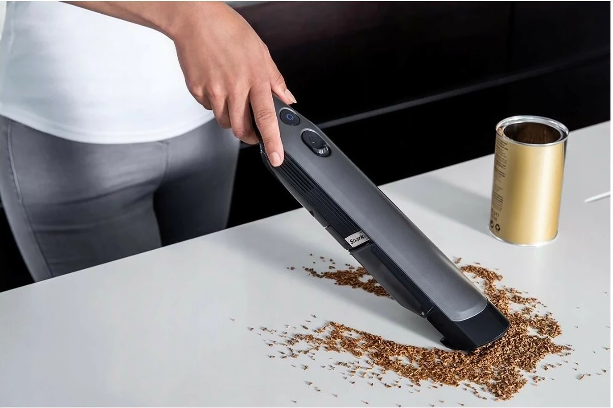 Ročni sesalnik brez vrečke in kabla Shark WV200EU, srebrn