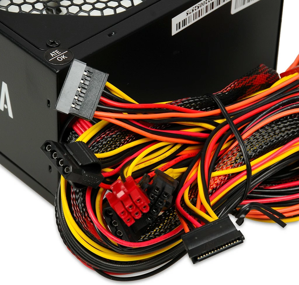 Napajalnik 700W iBOX Aurora, gaming, 14 cm ventilator, črn