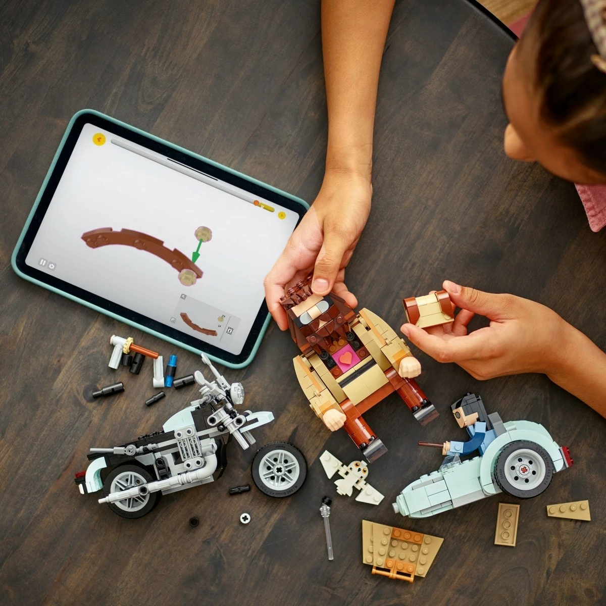 Motočiklet z bočnim vozilom Hagrid & Harry, set LEGO Harry Potter 76443, 617 kosov, plastika