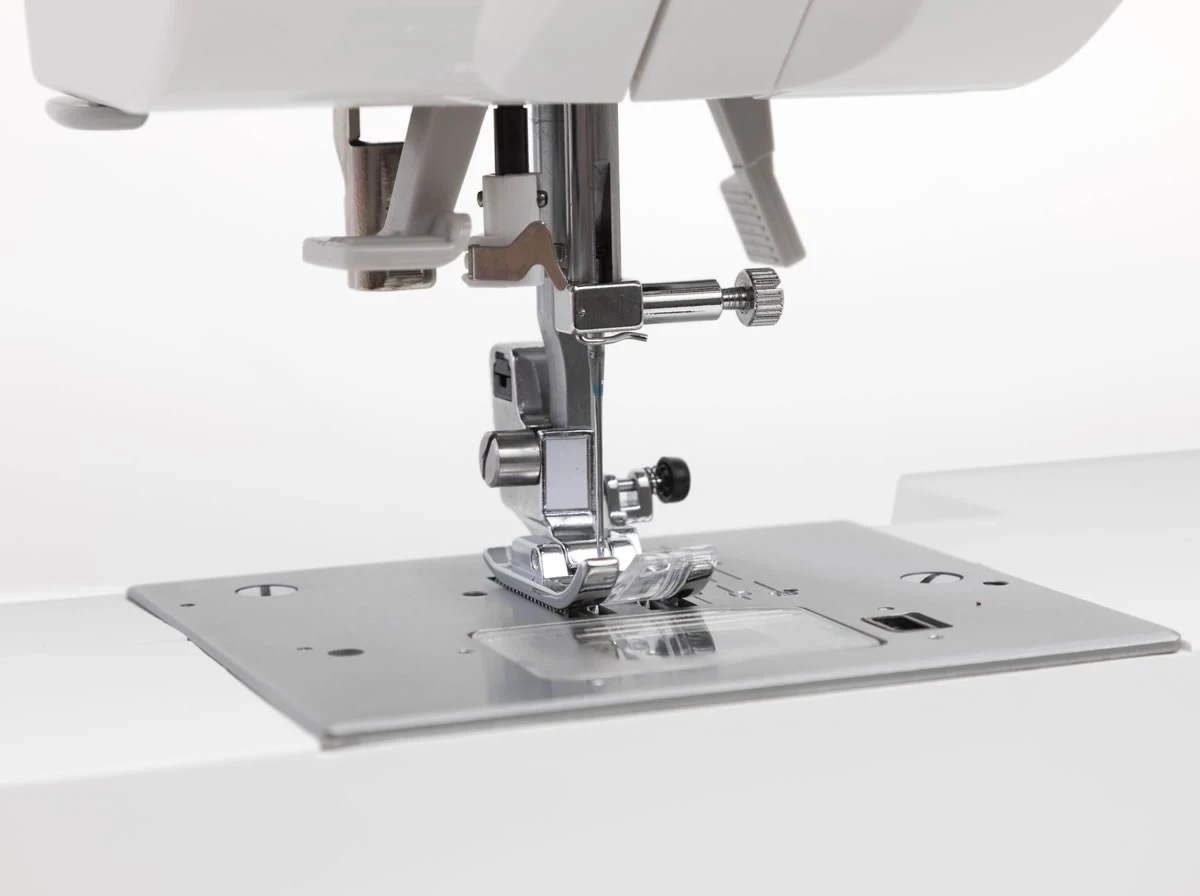 Elektronski šivalni stroj Singer C430, bel