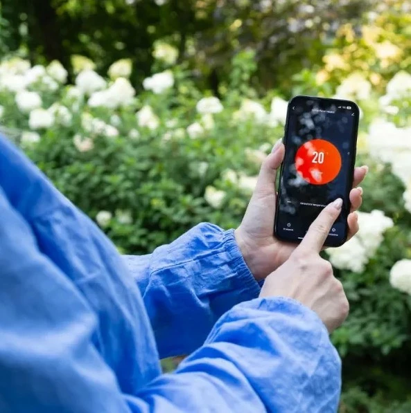 Infrardeči panelni grelec iz stekla, MPM MUG-23, 600 W, Wi‑Fi Tuya, daljinski upravljalnik, LED zaslon, za montažo na steno ali z nogami, črn