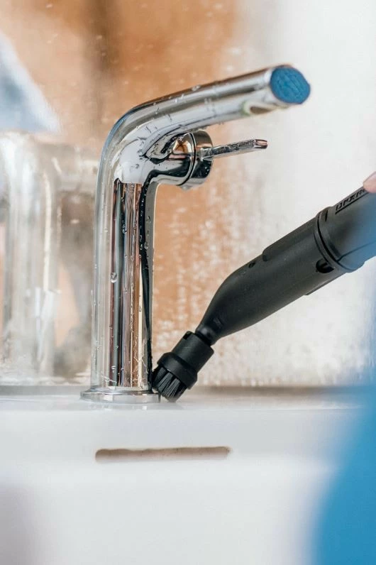 Parni čistilec Karcher SC4 EasyFix Plus, 2000 W, 0,8 L, sivo/bel