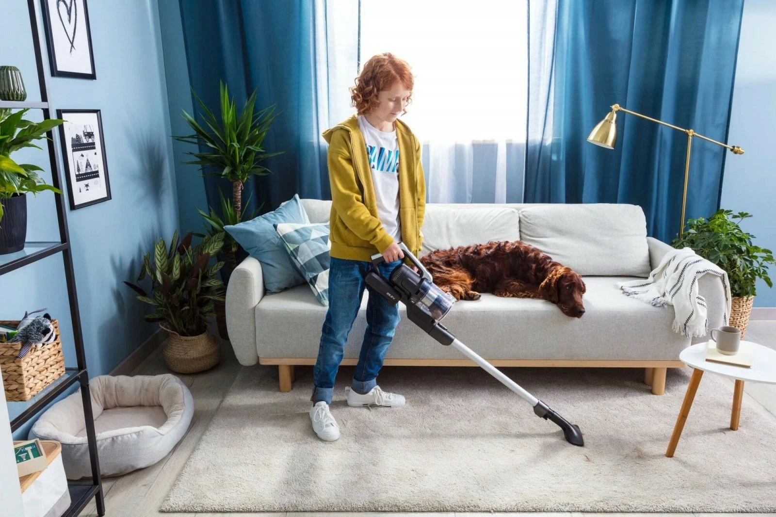 Vertikalen in prenosni sesalnik 2-v-1 Amica Joran Pet Turbo VM 9011, brez vrečke, 0,6 L, 60 min, črno/sivo/srebrn