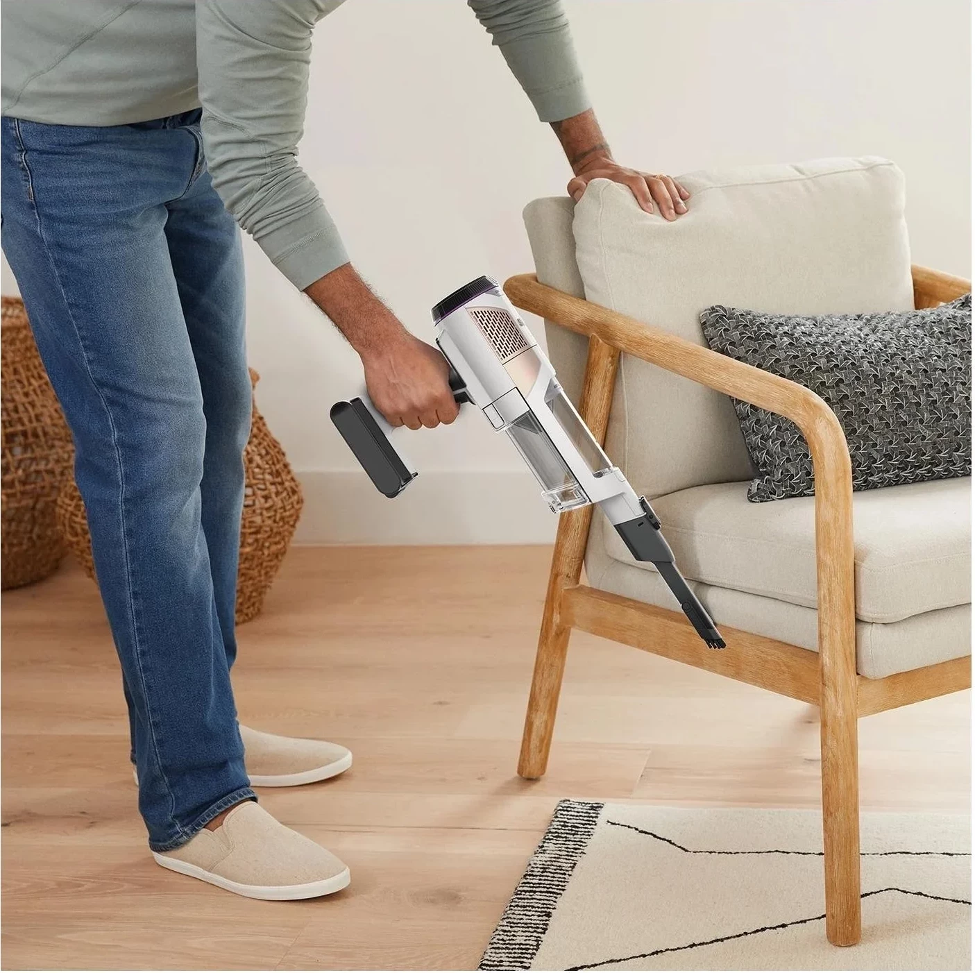 Sesalnik, zlat Shark IW3612EU