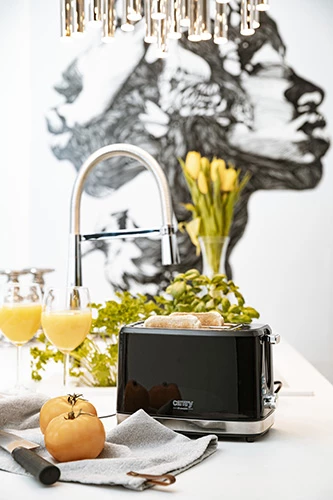 Toster Adler CR 3218, 2 rezini, 900 W, črn