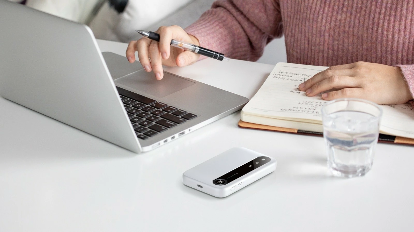 Mobilni usmerjevalnik ZTE U50 5G, WiFi 6, 4500 mAh, bel/črn