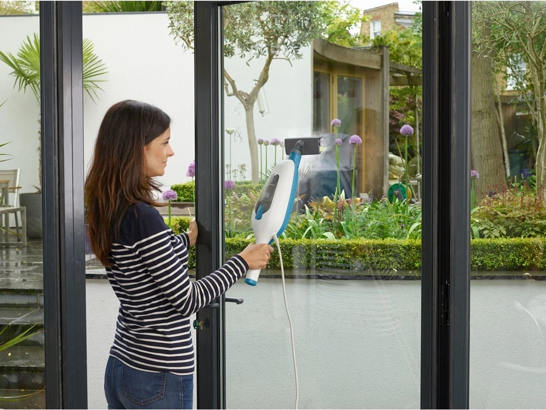 Sesalnik Black & Decker FSMH13E10-QS