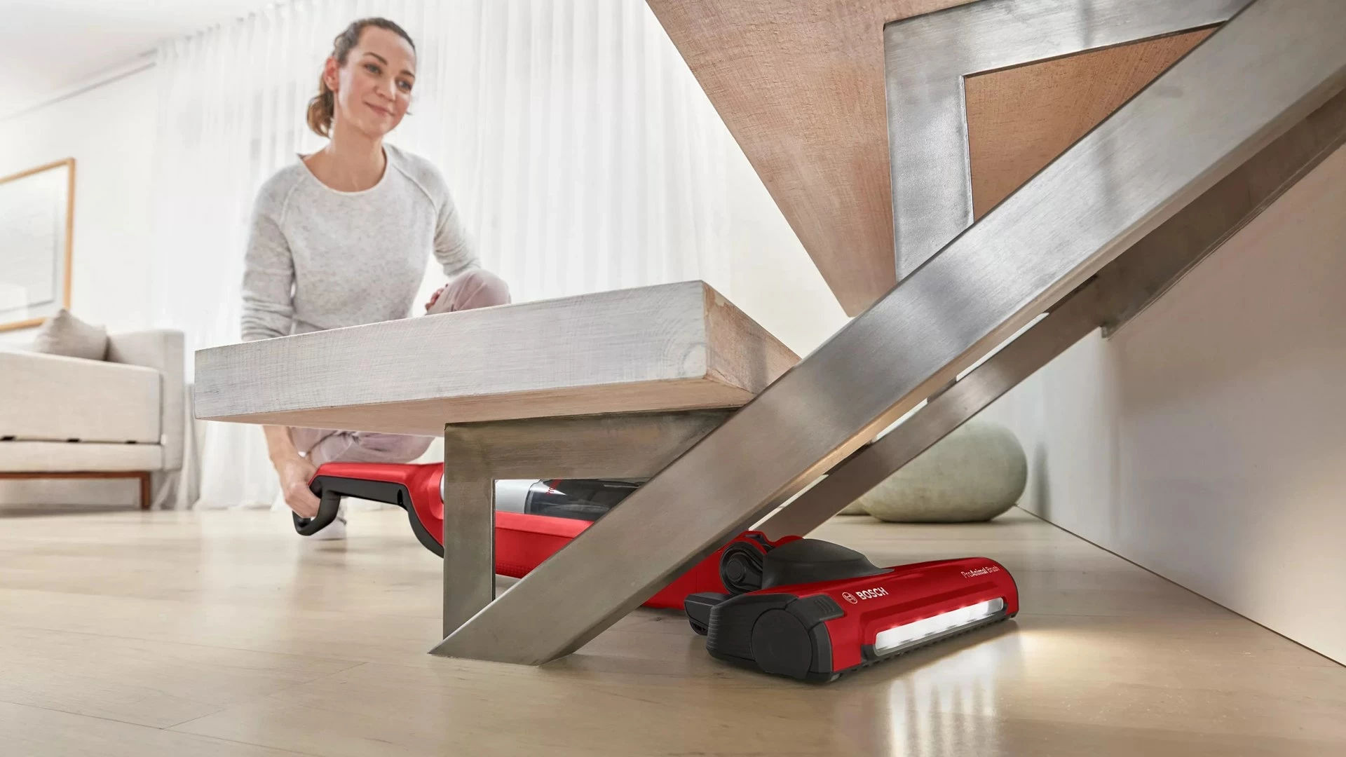 Brezžični sesalnik Bosch Serie 4 BBH3ZOO28, rdeč