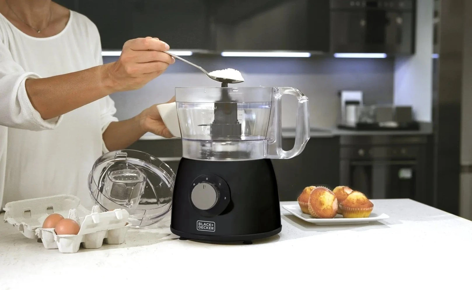 Večfunkcijski mešalnik 600 W, 1,2 L, črn Black+Decker BXCH120E