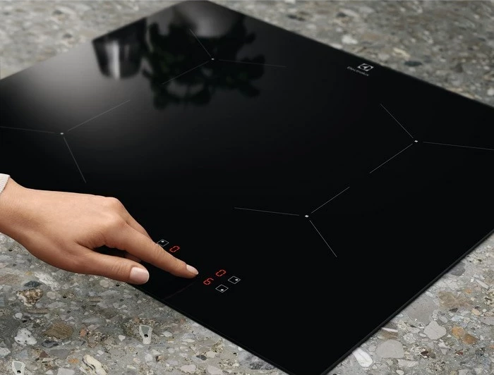 Indukcijska plošča Electrolux LIL61424C, 60 cm, 4 kuhališča, črna