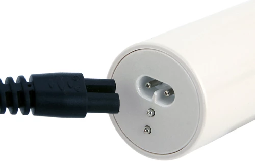 Strižnik Adler AD 2827, Li-Ion 2200 mAh, 5 ur, keramično/titanijasto rezilo, 2 hitrosti, 4 glavniki 3–12 mm, bel