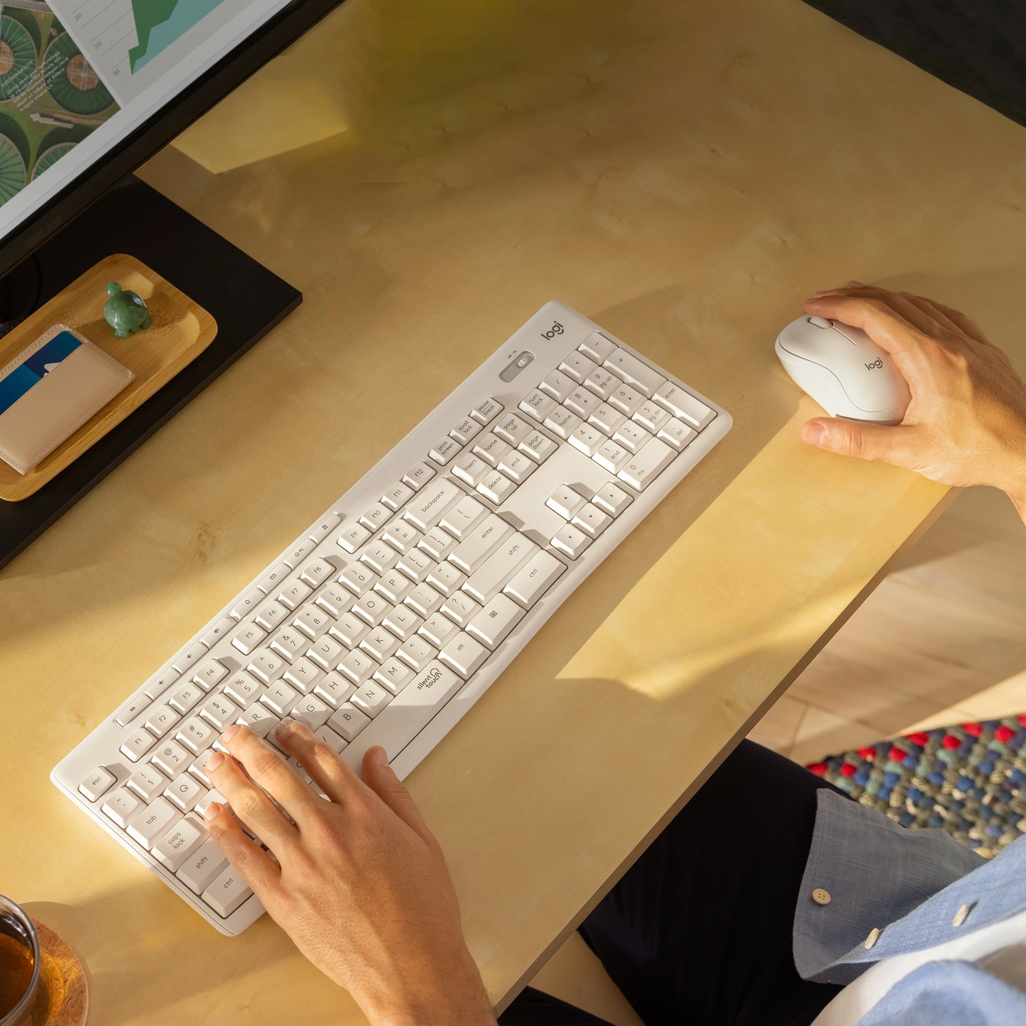 Komplet miške in tipkovnice, Logitech MK295 Silent Wireless, polne velikosti, RF 2.4 GHz, QWERTY, bela