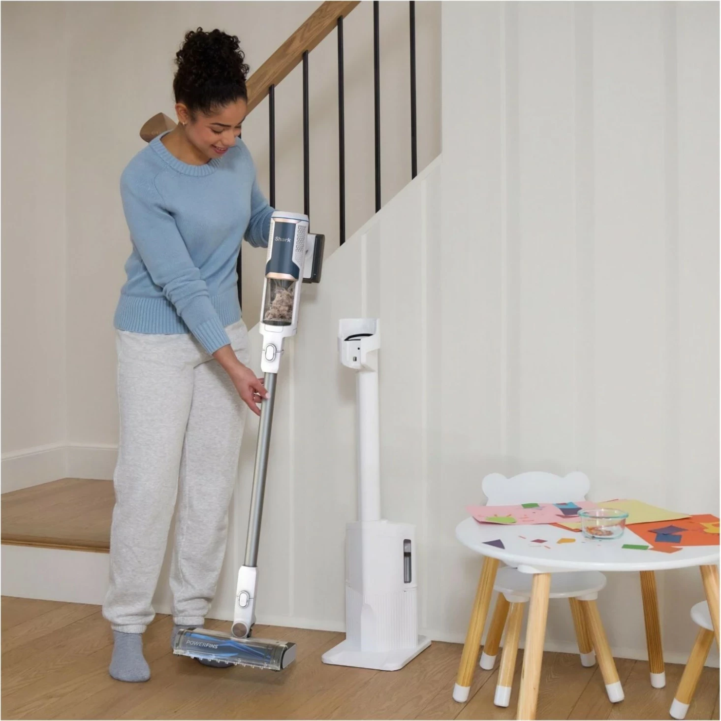 Brezžični sesalnik, 3 hitrosti, 0,42 L, bel - Shark BU3521EU