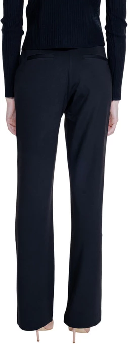 Hlače Guess ženske, črne