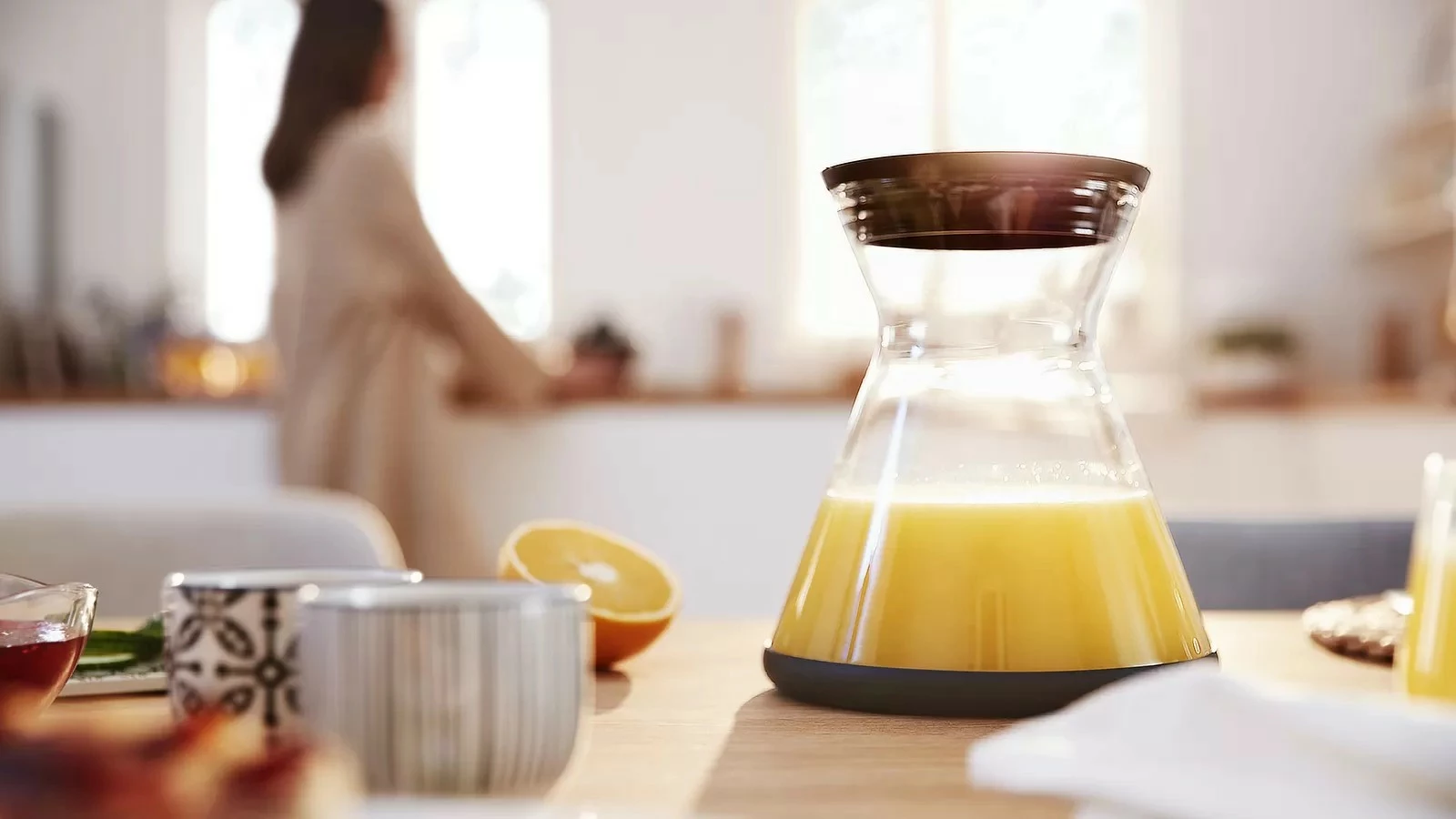 Stiskalnik citrusov Bosch MCP72GPB, 1 l, črn