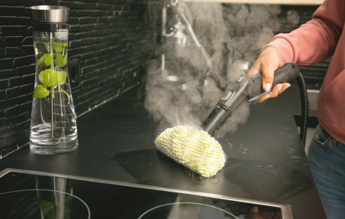 Parni čistilec Karcher SC4 EasyFix Plus, 2000 W, 0,8 L, sivo/bel