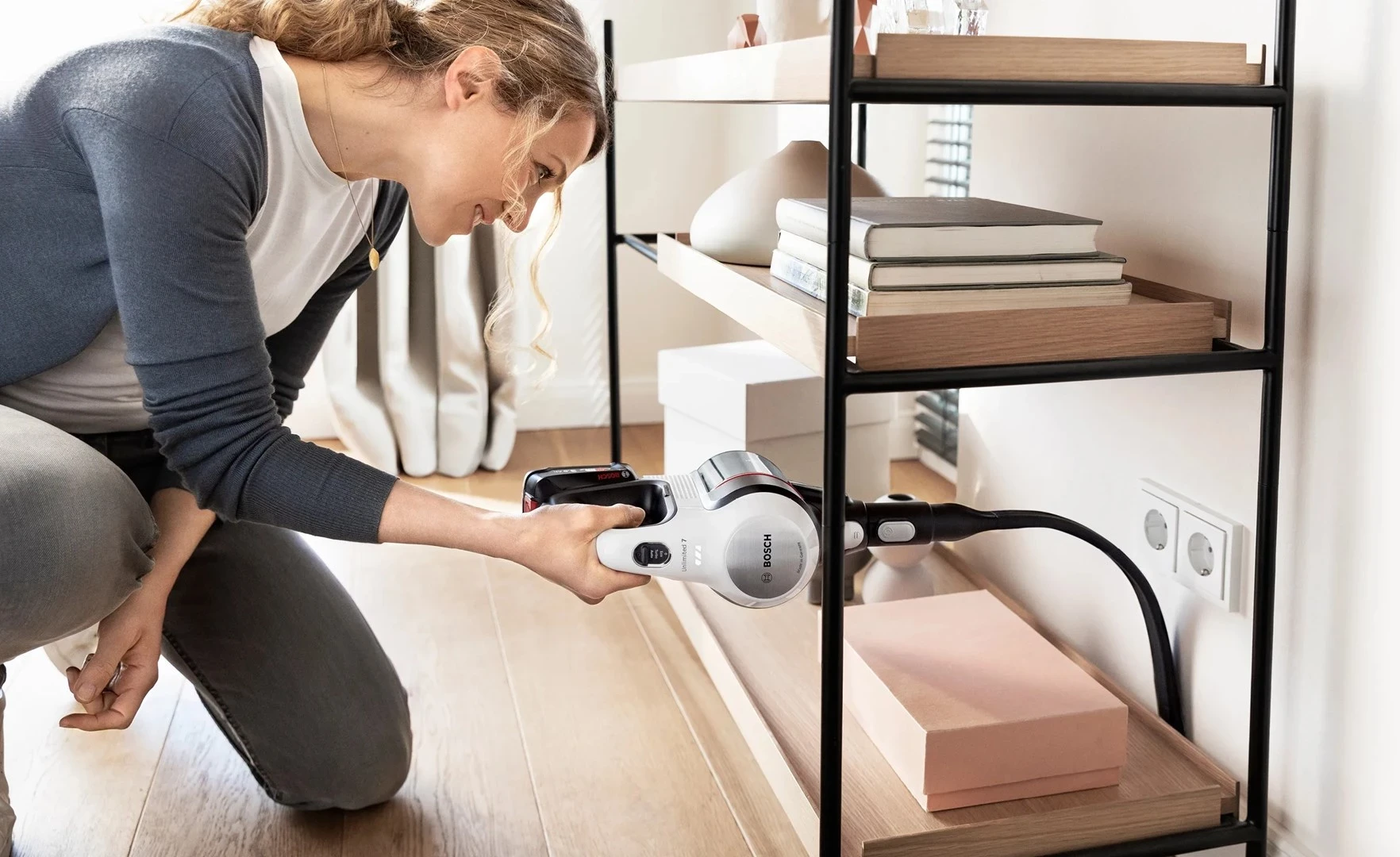 Sesalnik na baterijo BOSCH BCS 711XXL, črn