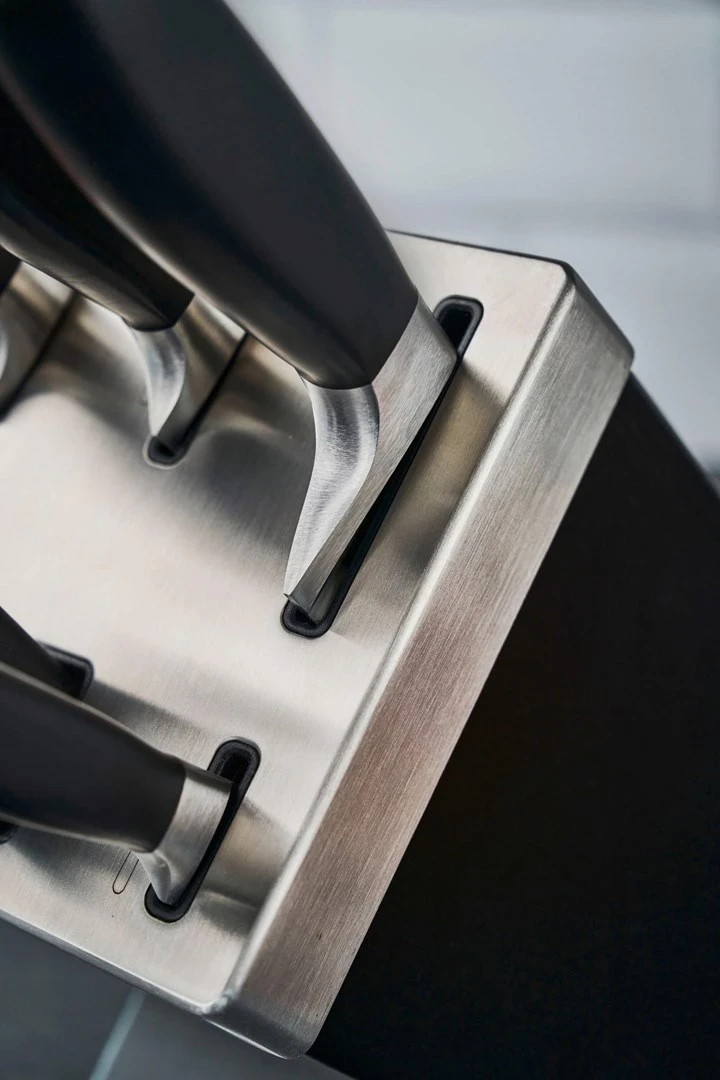 Komplet nožev za kuhinjo z vgrajenim brusilcem Zwilling Four Star 35145-007-0, 7-delni, črn